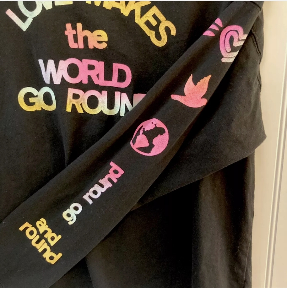 NWOT Women's Love Makes The World Go Round Old Navy Long Sleeve T-shirt - Picture 4 of 10